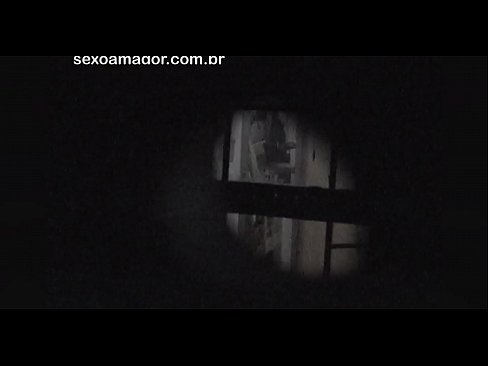 ❤️ Блонді таємно знімає на відео сусідський вуайерист, прихований за порожнистими цеглами ❤️ Жорстке порно на uk.novoporn.ru
